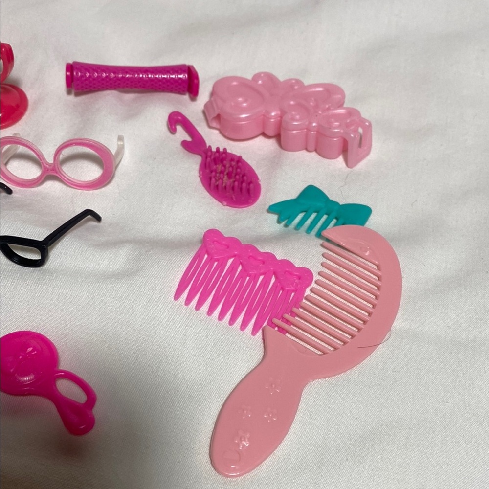 15 Piece Barbie/Doll hair and glasses Set - Picture 4 of 4